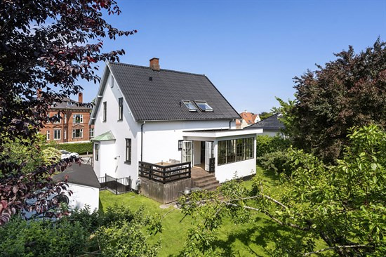 Kathrinevej 8 og 1 anden boliger er kommet til salg denne uge i Hellerup - se boligerne her.