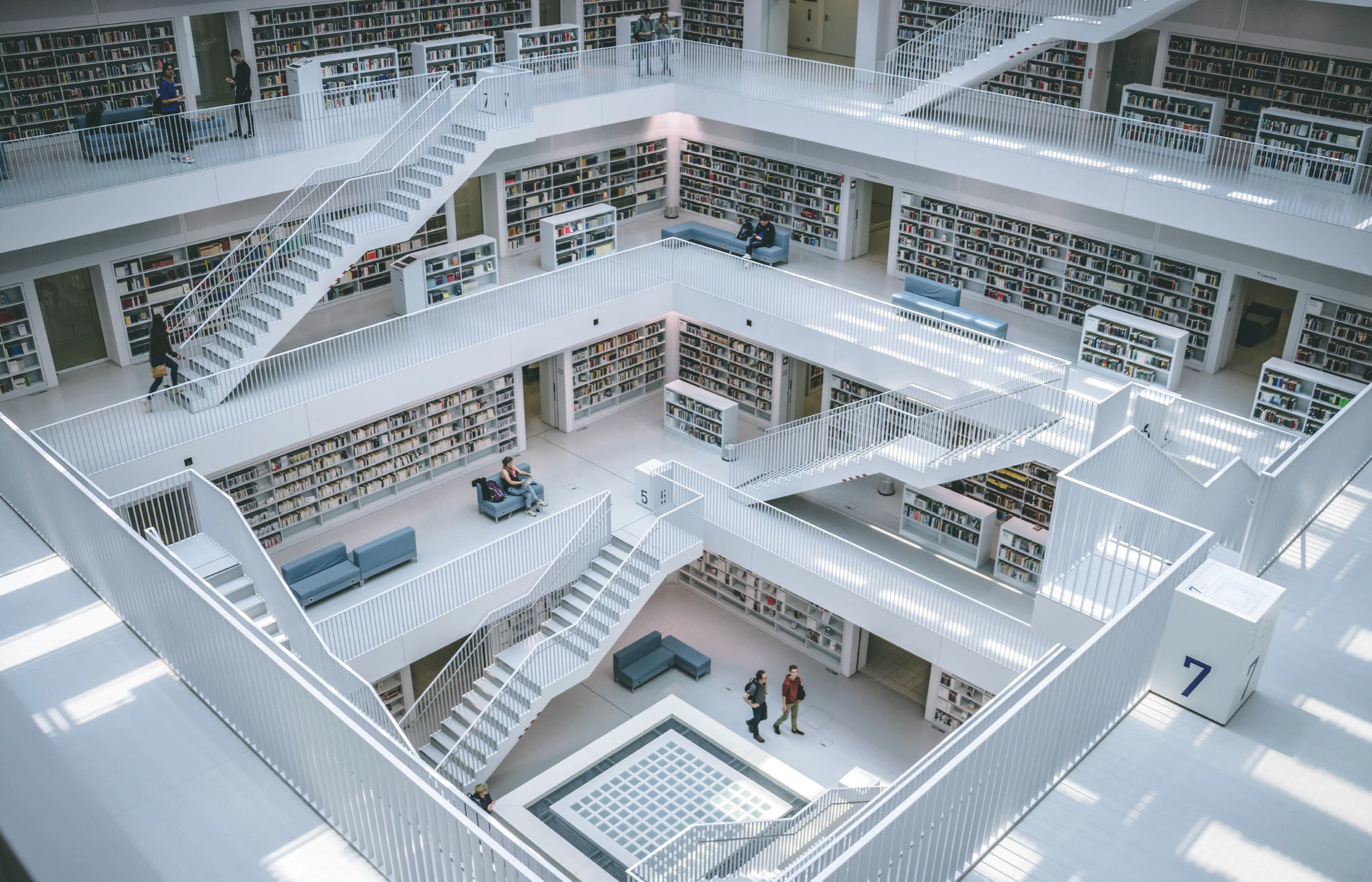 Højtlæsning for voksne på biblioteket
