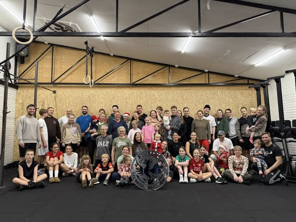 Jule-workout og pakkeleg skaber festlig fællesskab hos Fønix Funktionel Træning