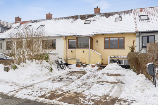 Til salg hos Nybolig Hvidovre - Alexander Holm ApS: Rækkehus med smukke detaljer fra 1940'erne