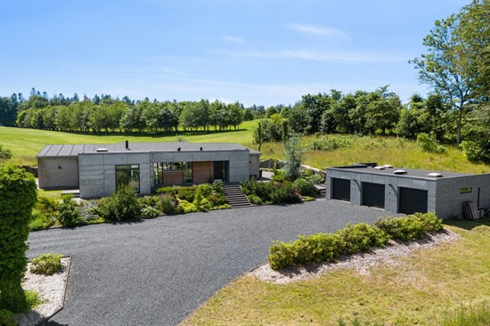 Bakbjergvej 18 og 1 anden boliger er kommet til salg denne uge i Them - se boligerne her.