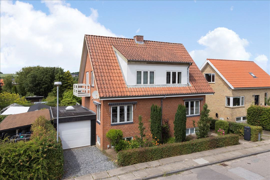 Til salg hos EDC Skive I/S: Velholdt og charmerende byvilla med skøn have