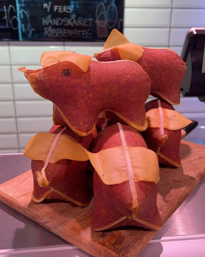 Slagter Primby lancerer nye "Julegrise" spegepølser til gavesæsonen