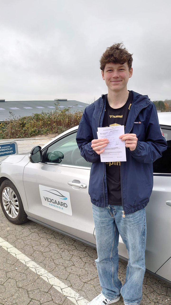 Christian bestod begge prøver i første forsøg hos Vejgaard Køreskole v/Morten Rode