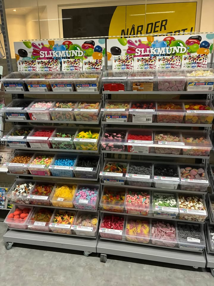 CENTER KIOSKEN har fyldt op med blandselv slik