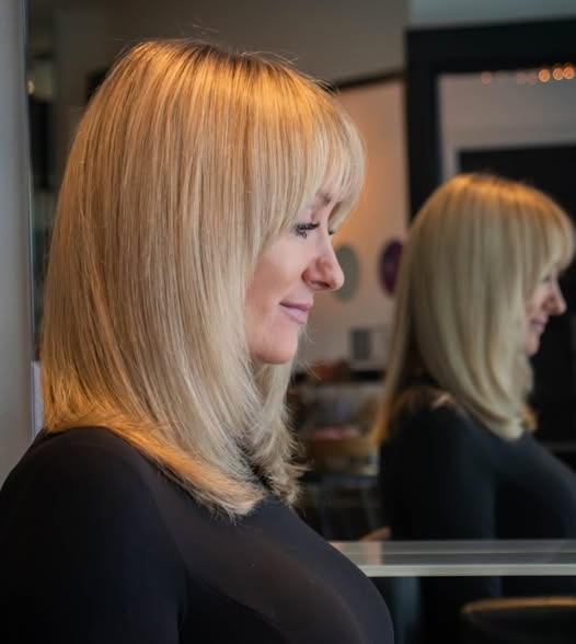 Chlou fremhæver Mettes nye look med klip og farve fra Christina