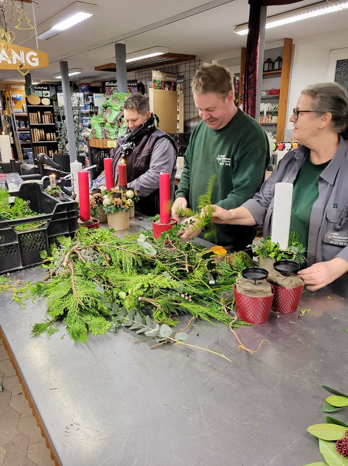 Asmild Plantecenter ApS klar med dekorationer og juletræer