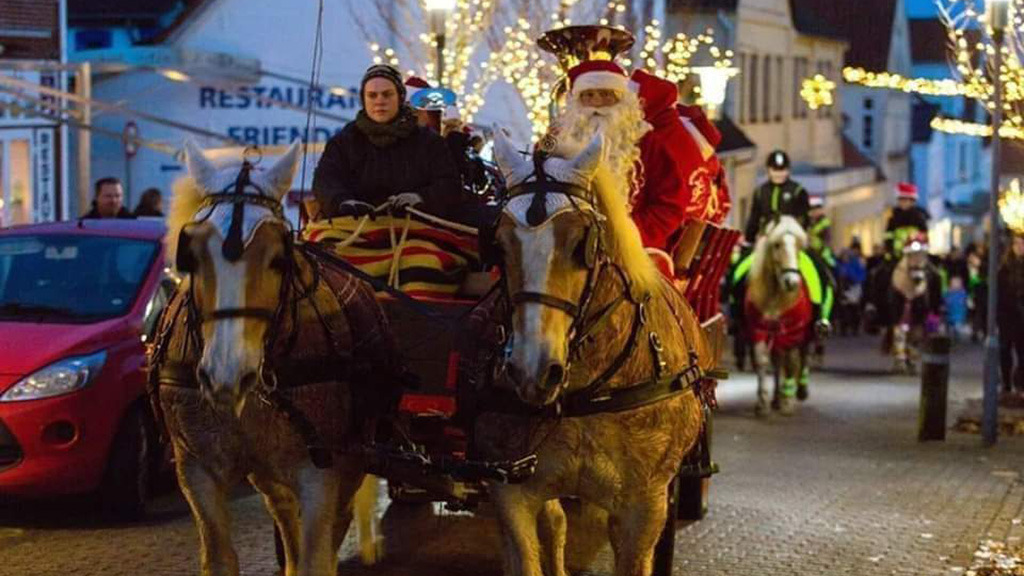 Julehygge i Nordborg: Julemanden ankommer i hestevogn
