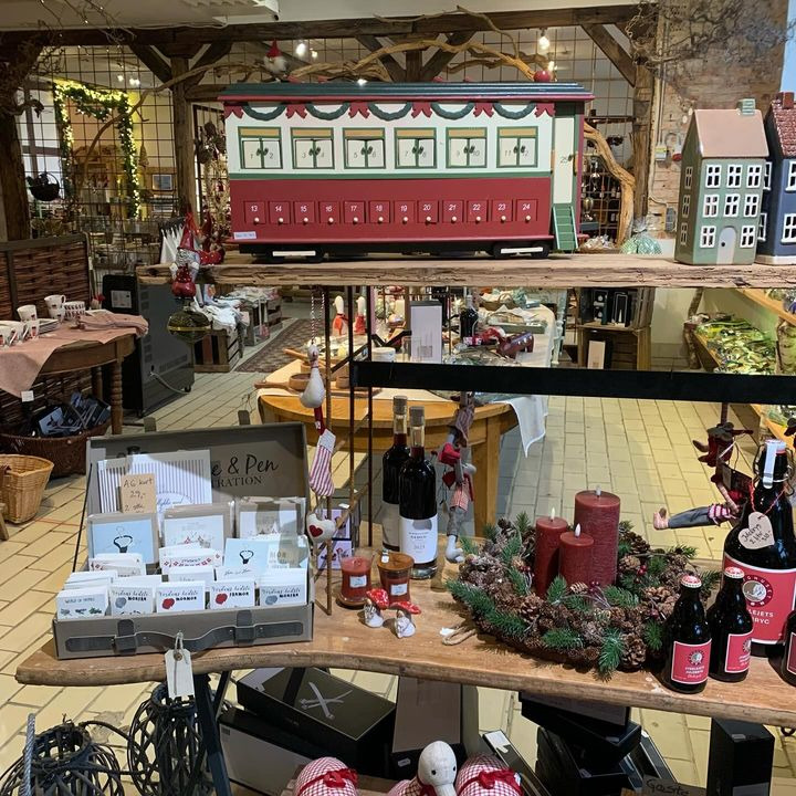 Fru Hansens Butik & Café holder åbent søndag med juleforberedelser i fuld gang