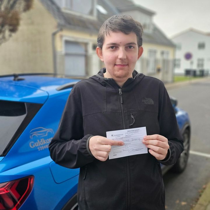 Guldkortet ApS ønsker Rasmus tillykke med kørekortet