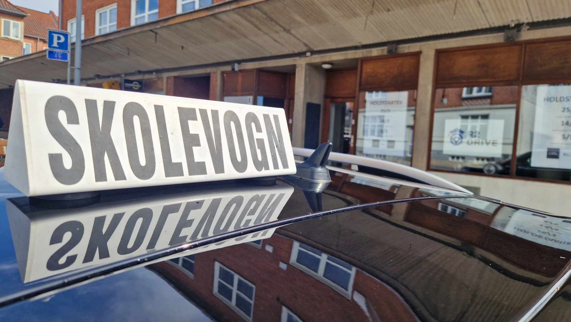 R2 Drive - Køreskolen ved Tradium, der er din lokale partner