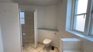 Ejendomsmæglerfirmaet Thomas Risager A/S præsenterer charmerende hus i Lendum med naturskøn udsigt og hyggelig have