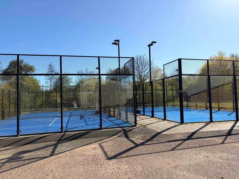 Legeland Viborg åbner udendørs padelbaner med nyt tilbud