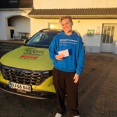 Simon fik kørekortet hos Kudahls Køreskole: Klar til at indtage vejene