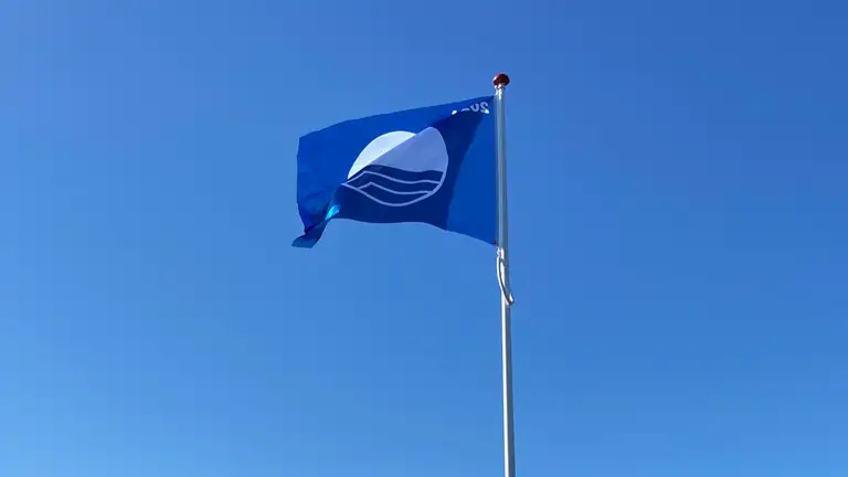 Ni blå flag markerer Norddjurs som stranddestination med ny badebro og sommeraktiviteter