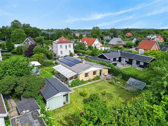 Gl Mejerivej 11 og 1 anden boliger er kommet til salg denne uge i Humlebæk - se boligerne her.