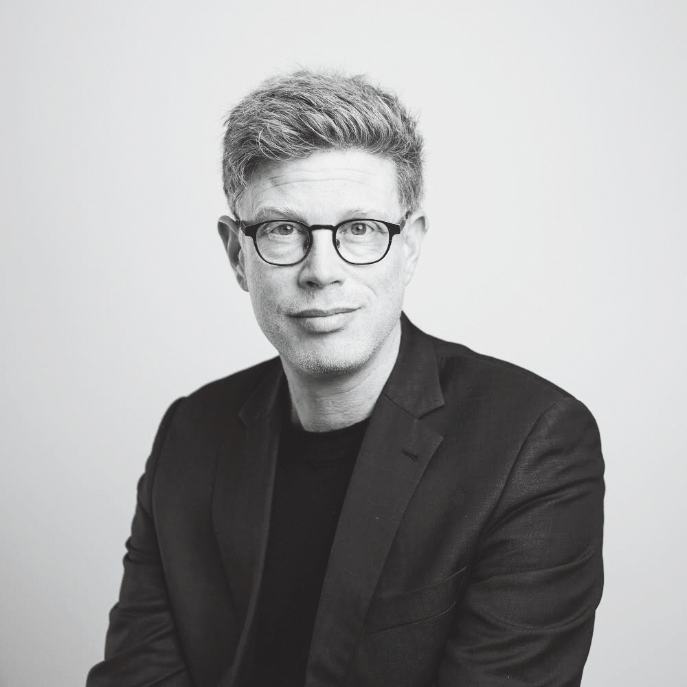 En smal bro over afgrunden: Foredrag med Martin Krasnik i Farum