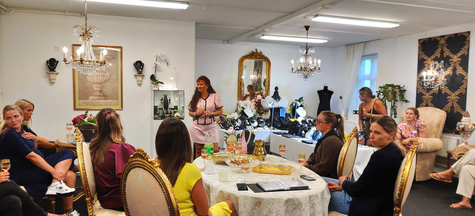 Smykkedesigner Helga Winther: Succesaften med Ladies Circle Danmark i showroomet