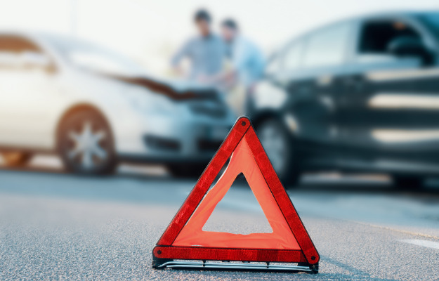 Mand uden kørekort totalskadede bil ved Grønnegården