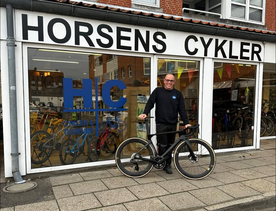 Horsens Cykler bringer tidlig juleglæde med ny Cervélo S5 til Tom Ryom Jensen