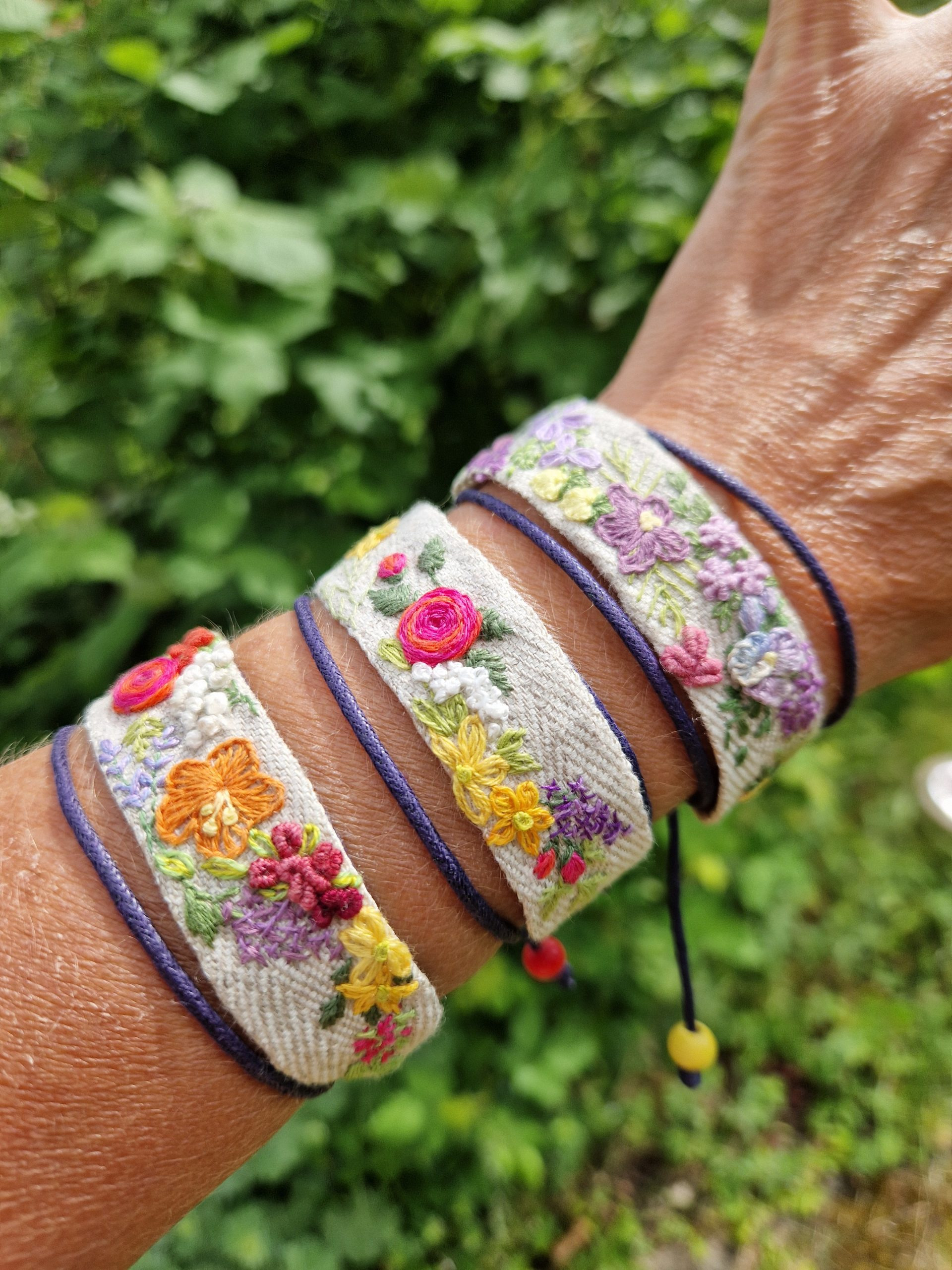 Skab dit eget bindearmbånd med broderede blomstermotiver på Koldinghus