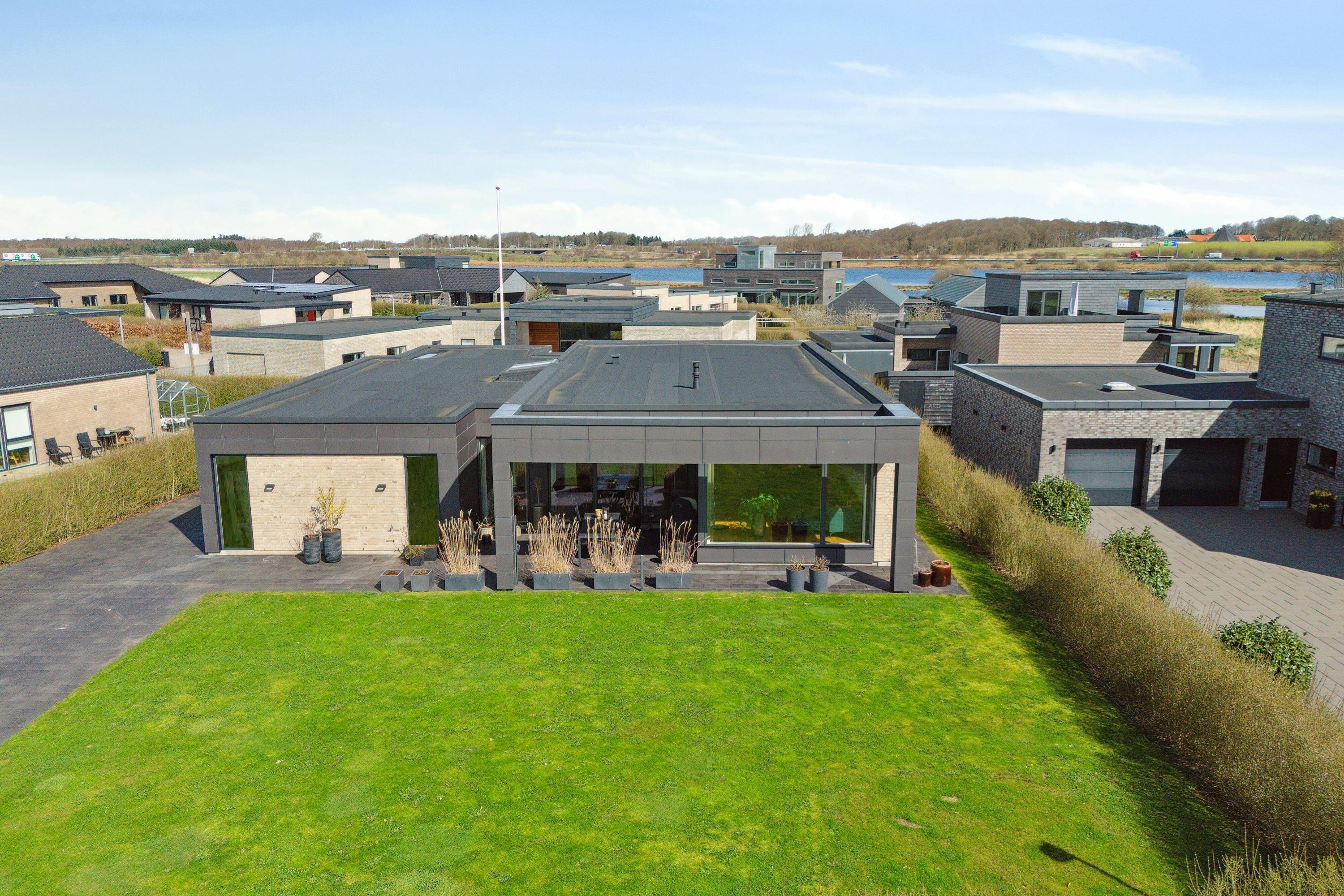 Til salg hos & LIVING Midt & Vestjylland: ARKITEKTTEGNET VILLA