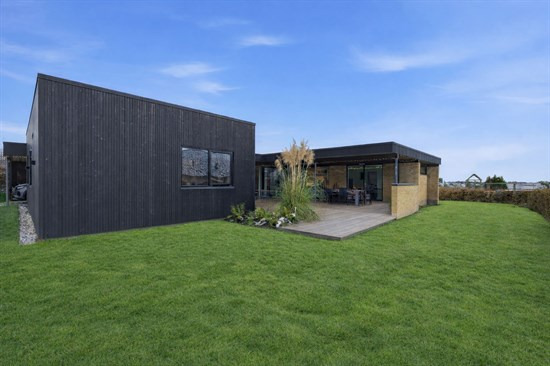 Jeppe Aakjærs Vej 3 og 2 andre boliger er kommet til salg denne uge i Haderslev - se boligerne her.