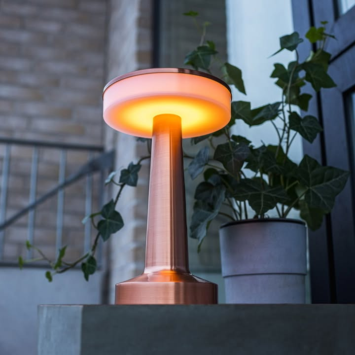 Spar Fårup præsenterer elegant udendørs touch bordlampe til kun 129 kr