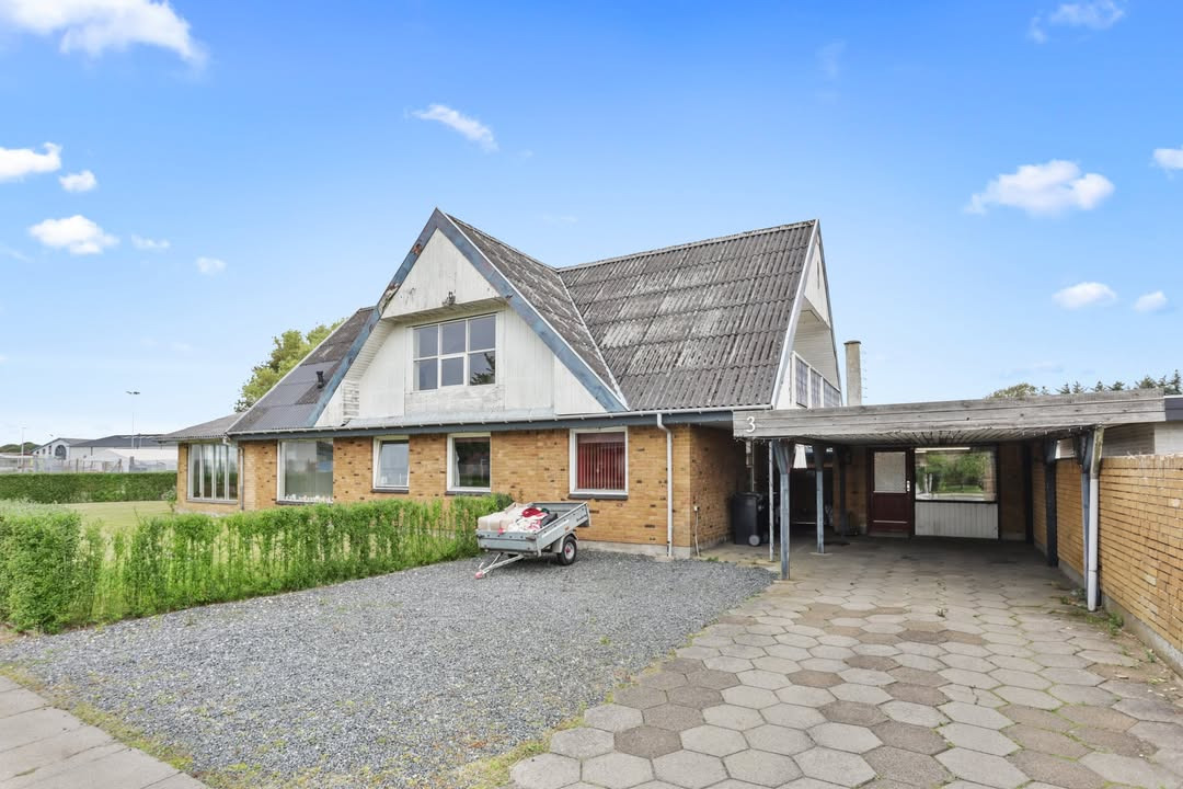 Mæglerhuset - Aabybro: Ny pris på rummelig villa i Kaas, perfekt til den store familie