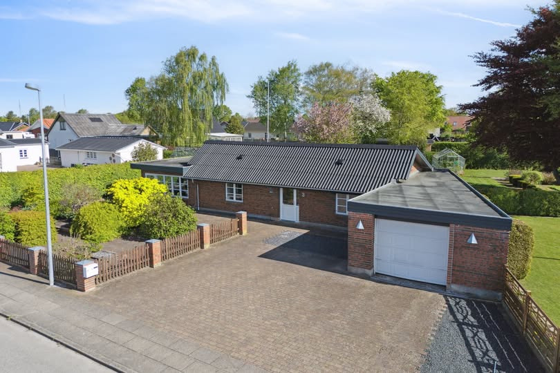 Nyhed fra John Frandsen Ikast: Velholdt etplansvilla i naturskønne Tulstrup til salg