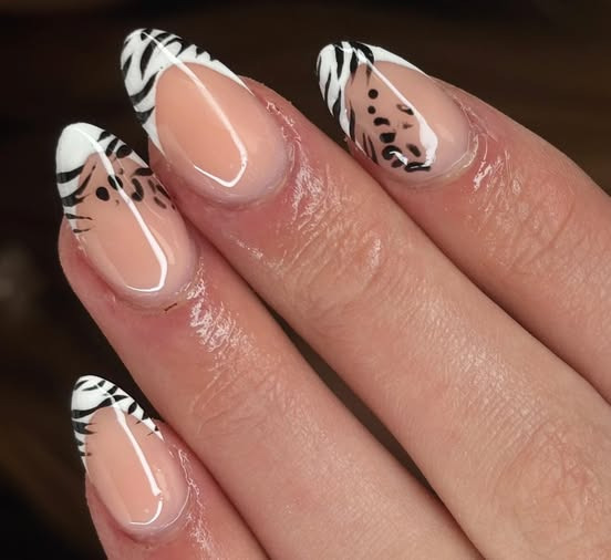Luxury Beauty præsenterer stilfuldt zebra negledesign af Warvin