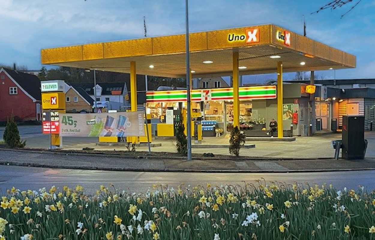 Uno-X og 7-Eleven fejrer naboskab i Frederiksværk med tilbud på åbningsdag