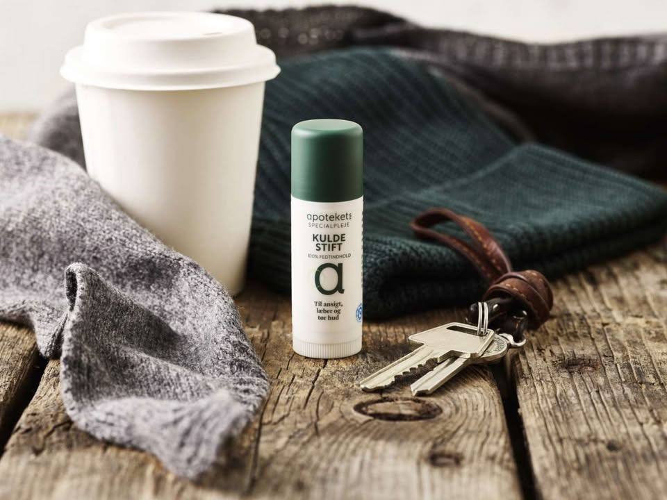 Ikast Apotek præsenterer kuldestift til beskyttelse mod vinterens tørre hud