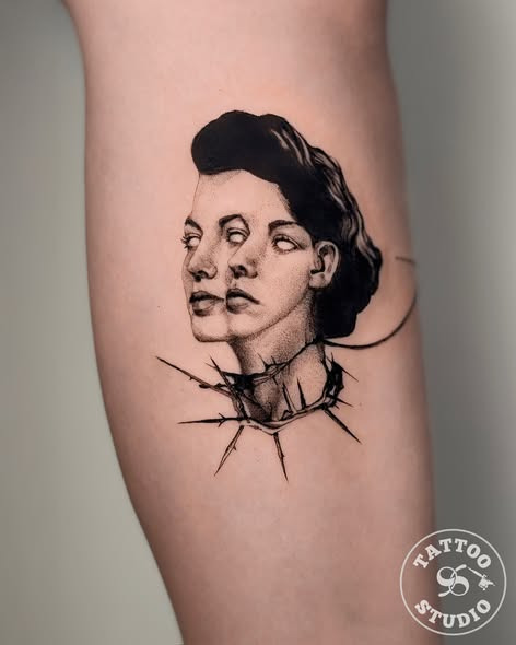 Tattoo Studio 96 Aalborg præsenterer et unikt dobbeltportræt med dotwork-skygger og skarpe linjer