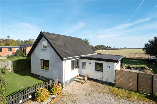 Udsholt Byvej 11C er til salg for kun 1.595.000 kr.: Se de billigste boliger til salg i Græsted her