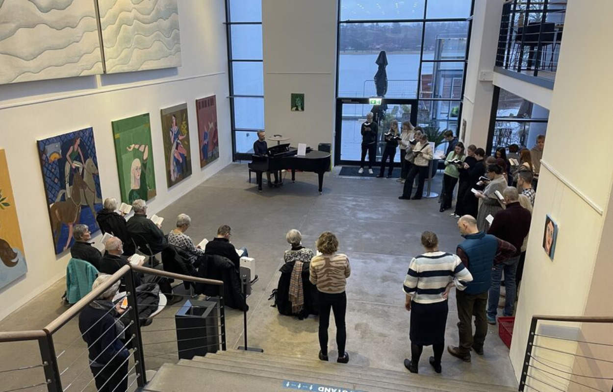 Kom til morgensang i Nedre Foyer i Kulturhuset Skanderborg