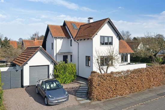 Pris sat ned med 904.000 kr. på Svend Estridsens Vej 2