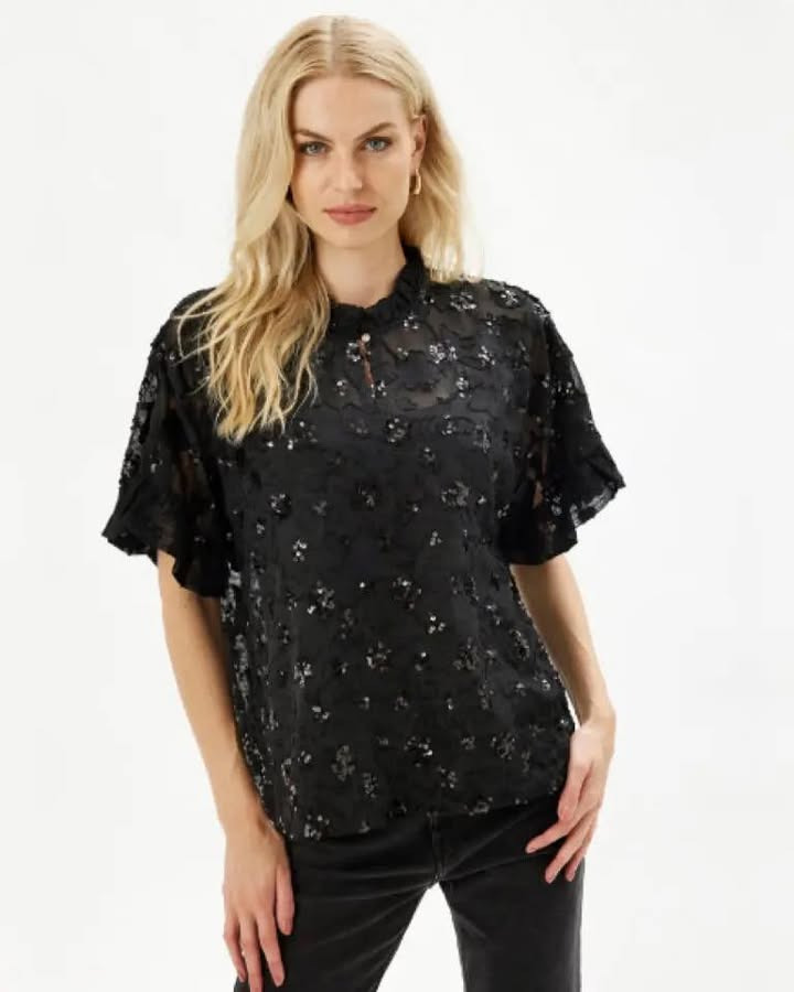 Rosengreen præsenterer flot bluse fra Infront til nedsat pris