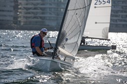 Prøv en Finnjolle og oplev friheden på Aarhusbugten