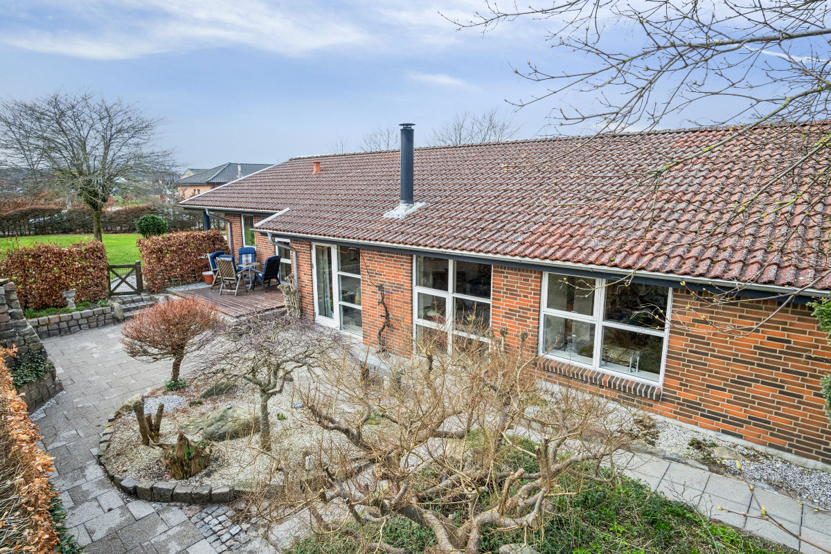 Åbent Hus med tilmelding: Oplev en arkitekttegnet villa med velanlagt have på Søndervangen