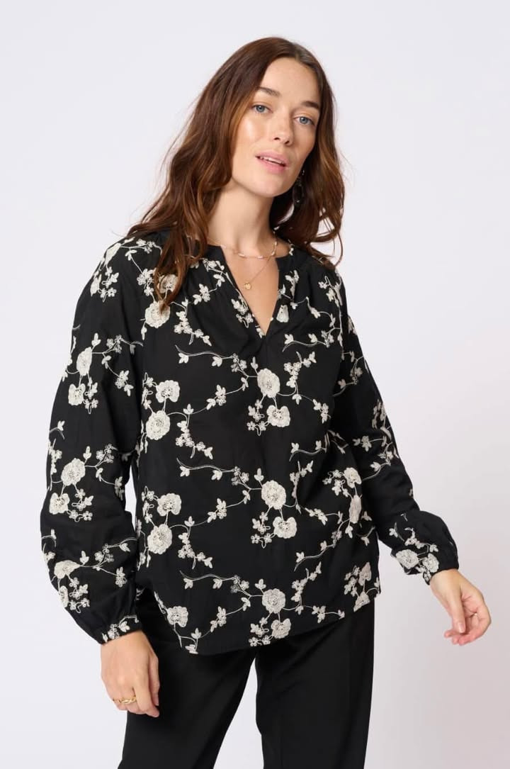 Rosengreen tilbyder bomuldsbluse fra CREAM til nedsat pris