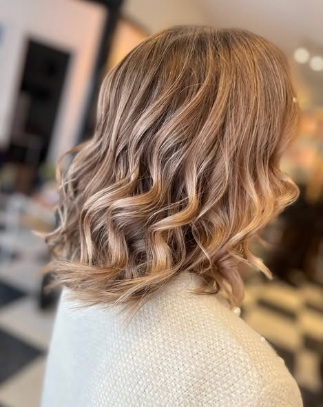 Chlou præsenterer imponerende farve og klipning skabt af Hozan