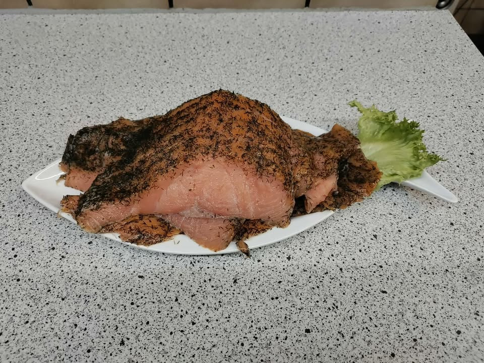 Havnens Fisk Øster Hurup frister med frisk fisk og delikatesser fra dagens disk