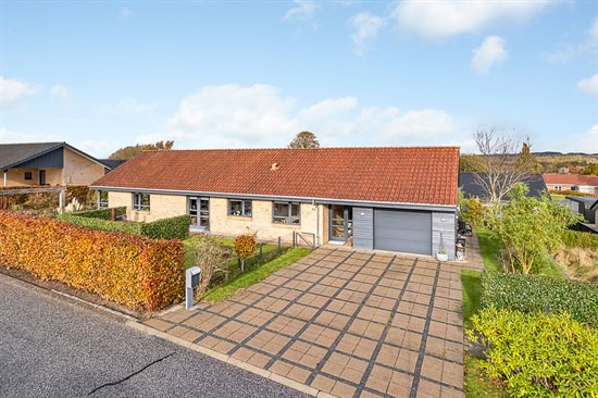 Stenagervej 22 og 1 anden boliger er kommet til salg denne uge i Østbirk - se boligerne her.