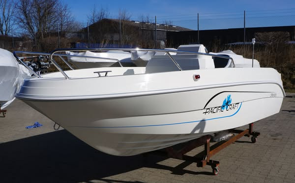 Campen Auktioner præsenterer budmuligheder på ubrugte påhængsmotorer og mere