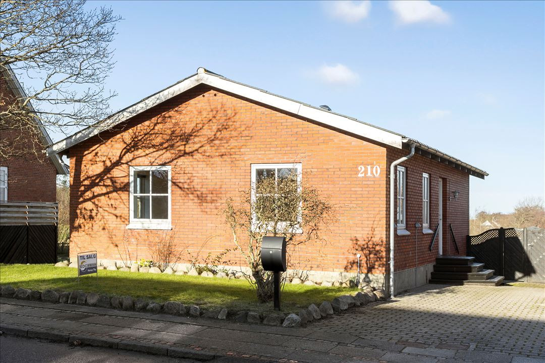 Til salg hos EDC Hurup Thy: Velholdt villa med udsigt til sø og dyrskueplads