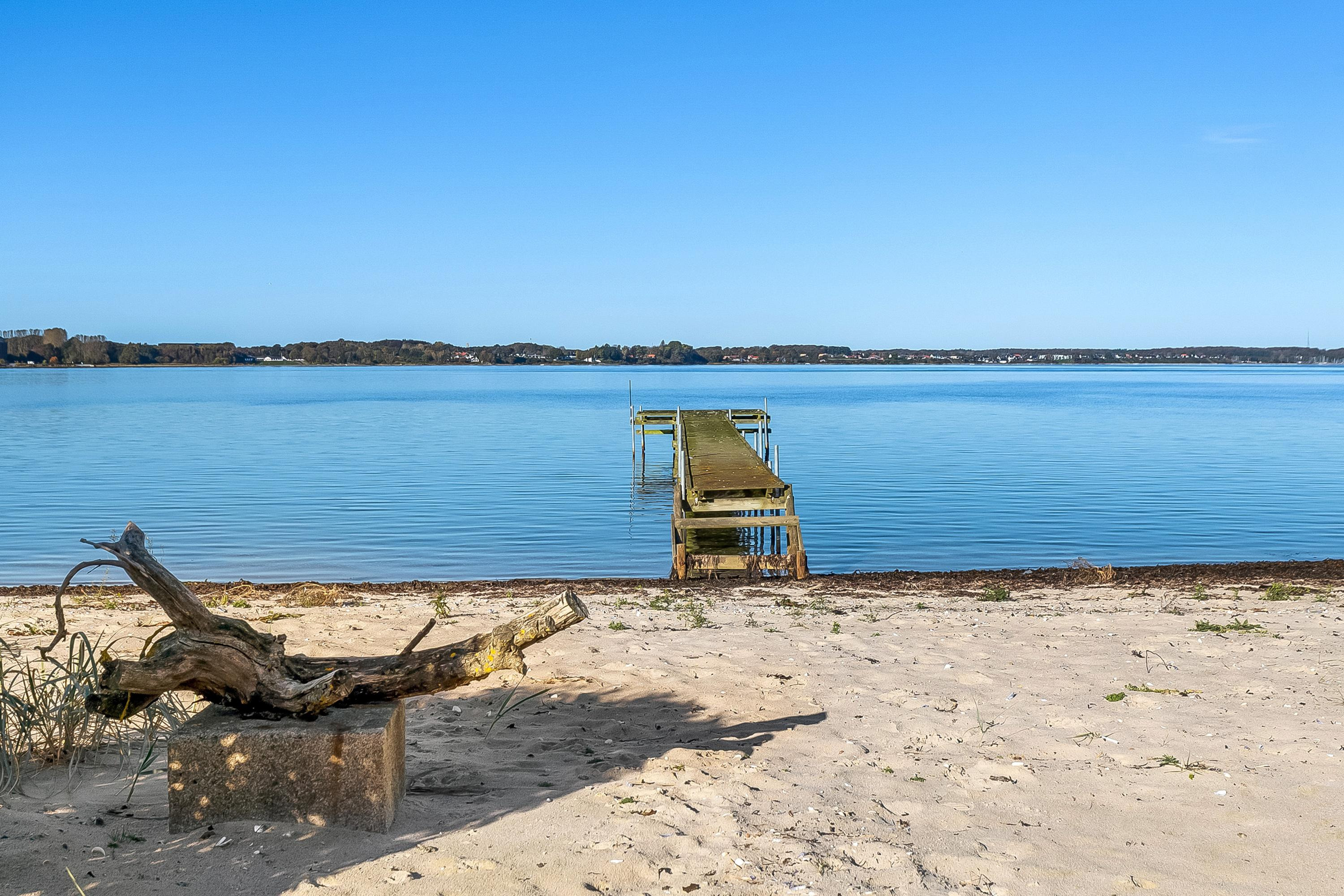 Eksklusiv strandsvejsvilla med privat strandgrund og panoramaudsigt til Lillebælt