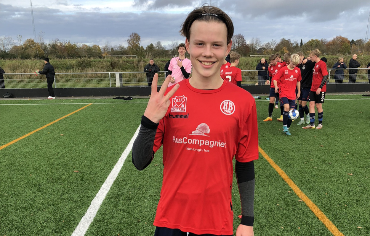 Linderoth trodser mandsopdækningen og scorer hattrick
