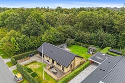 Til salg hos Mæglerhuset Brønderslev: Villa med moderne opdateringer i Brønderslev