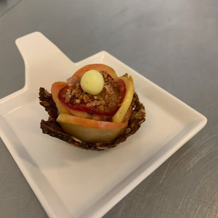 Frændes Madværk deler moderne fortolkning af ævleflæsk fra elev Malte